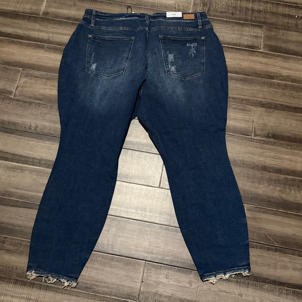 New Judy Blue Relaxed Fit 24W - Picture 2 of 9